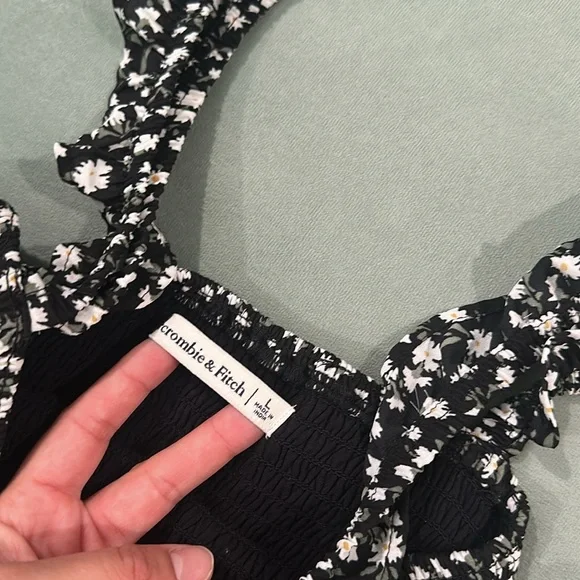 Abercrombie & Fitch Black and White Floral dress with slit size large - Picture 5 of 6